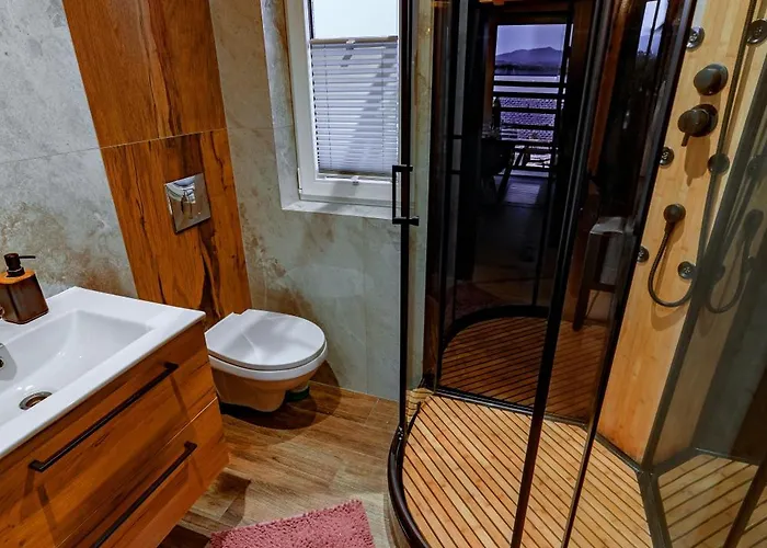 U Anitki I Nikosia * Jeleśnia